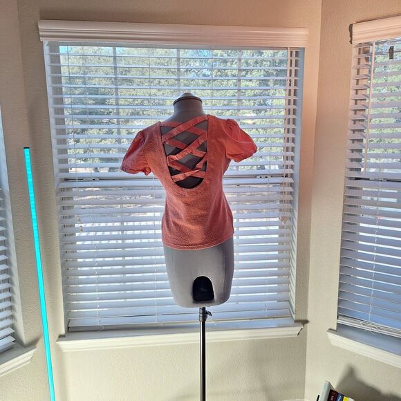 Anthropoligie Size M Short Sleeve Blouse Surprise Back - Picture 7 of 9